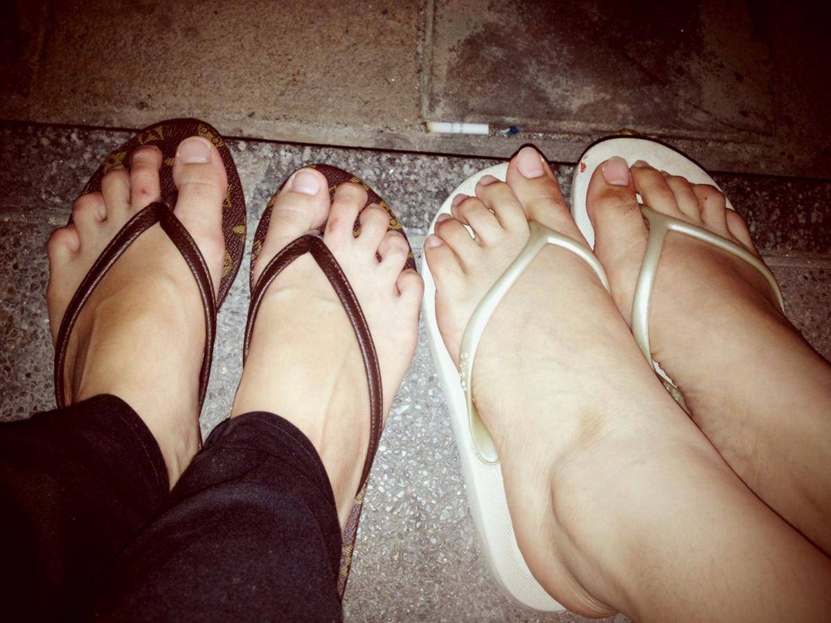 http://cdn.idntimes.com/content-images/post/20150912/sandal jepit.jpg
